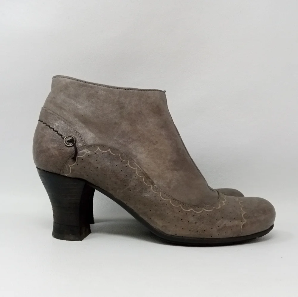 GOLD BUTTON Gray Leather Wingtip detail Heeled Boots, Women's Size EU 37